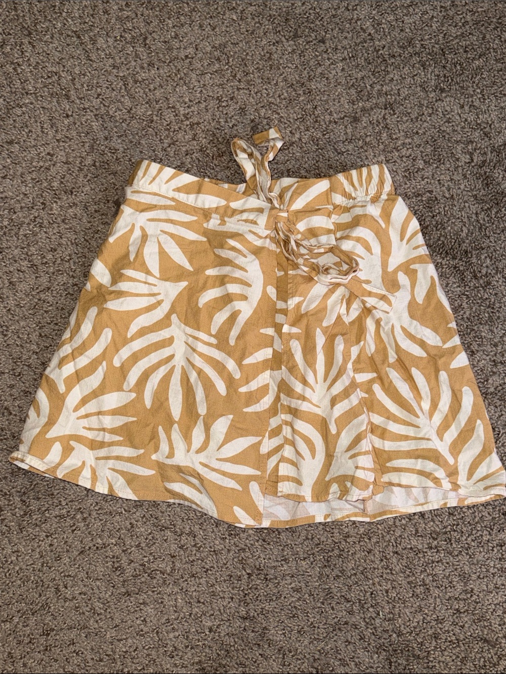a new day Pale Yellow and White Tropical Leaf Mini Skirt